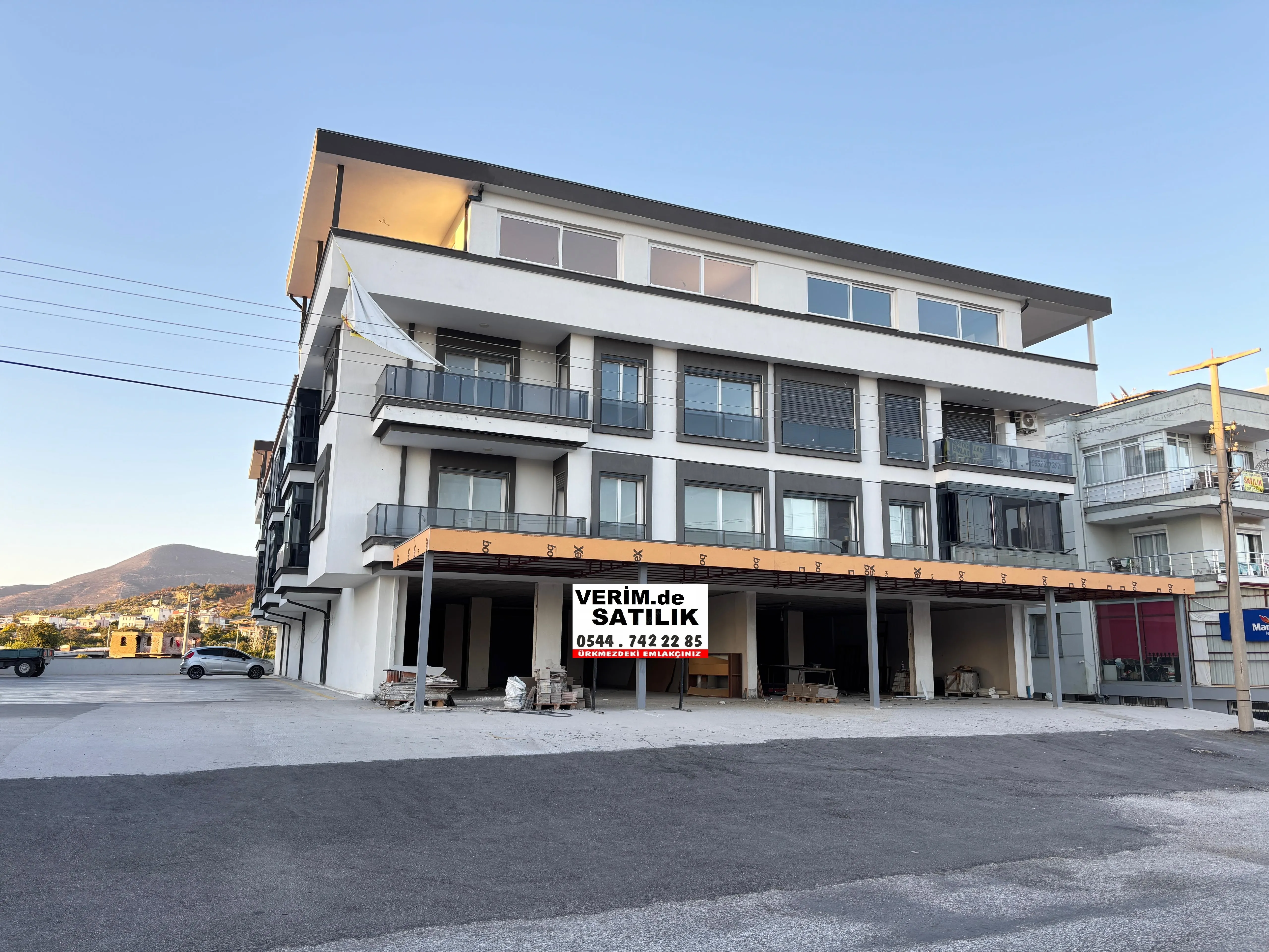 Ürkmez'de Ayrı Mutfak 130 M² 3+1 Asansörlü Satılık Daire