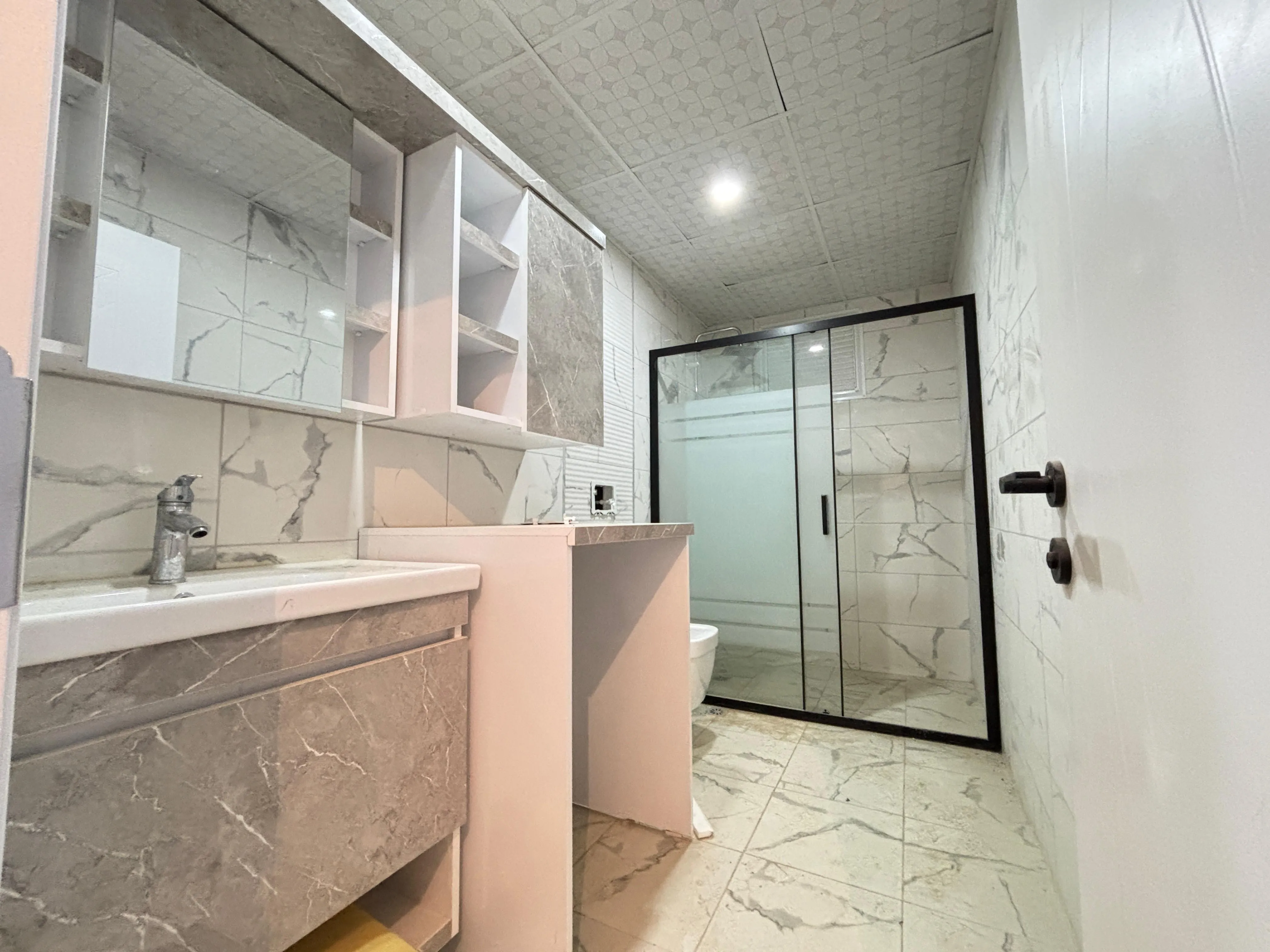 Ürkmez'de Ayrı Mutfak 130 M² 3+1 Asansörlü Satılık Daire