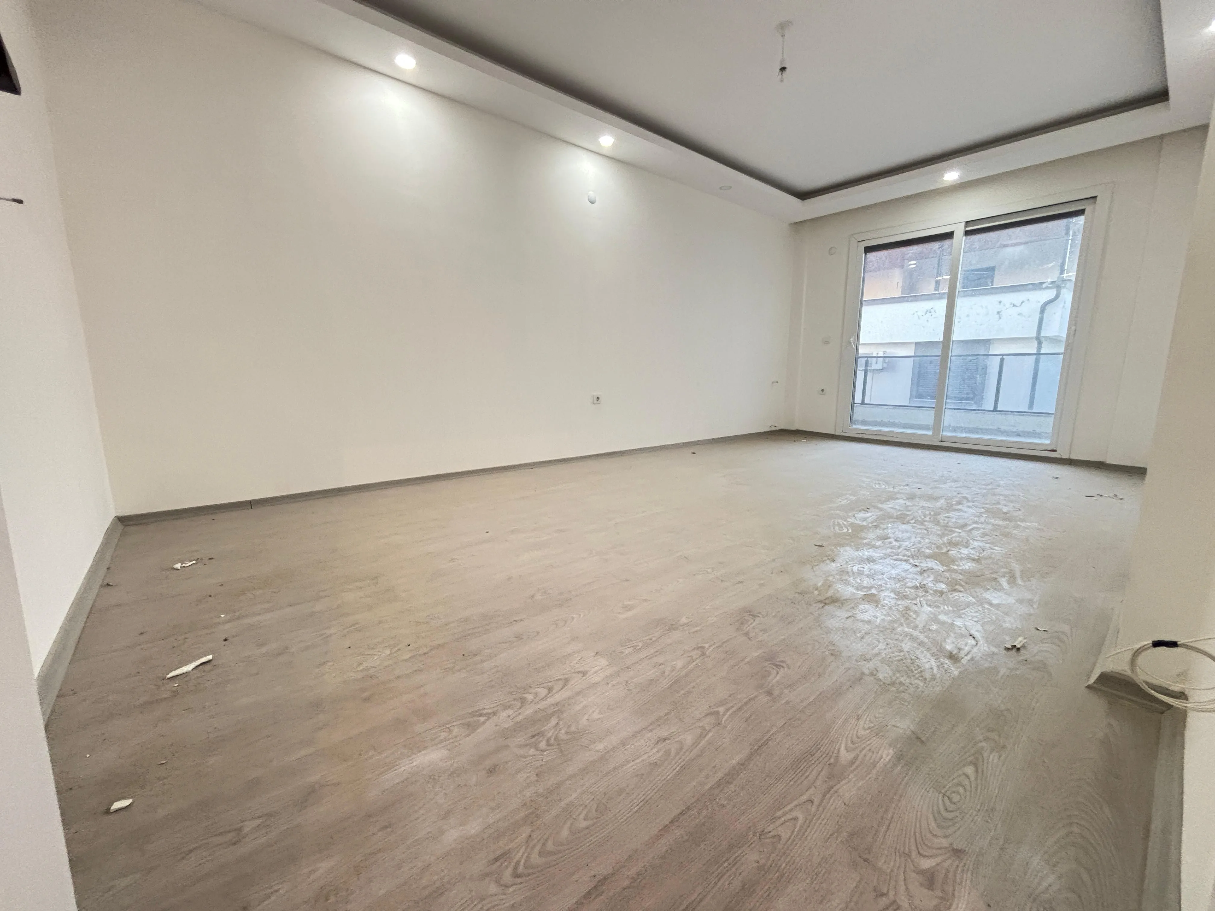 Ürkmez'de Ayrı Mutfak 130 M² 3+1 Asansörlü Satılık Daire