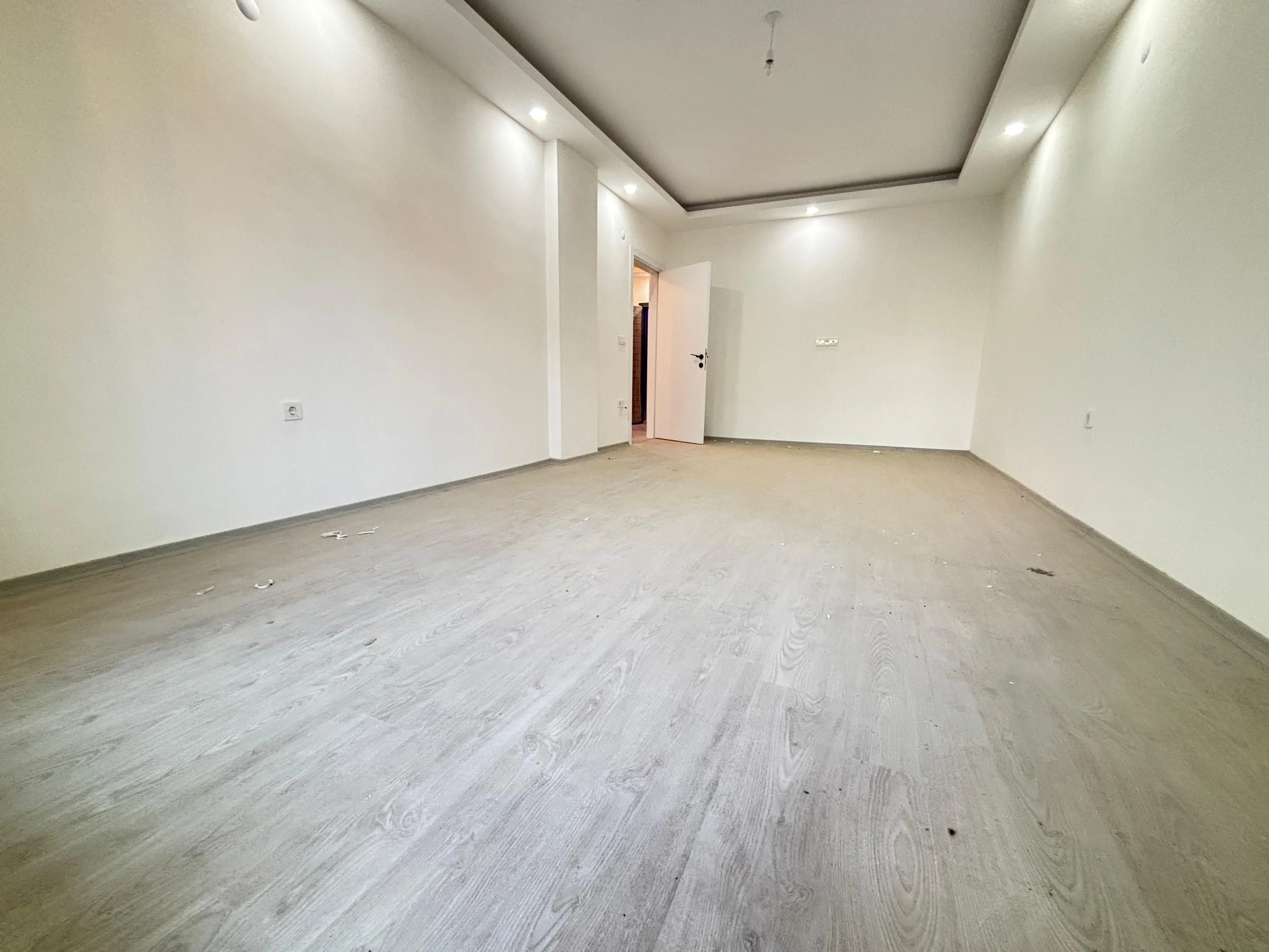 Ürkmez'de Ayrı Mutfak 130 M² 3+1 Asansörlü Satılık Daire