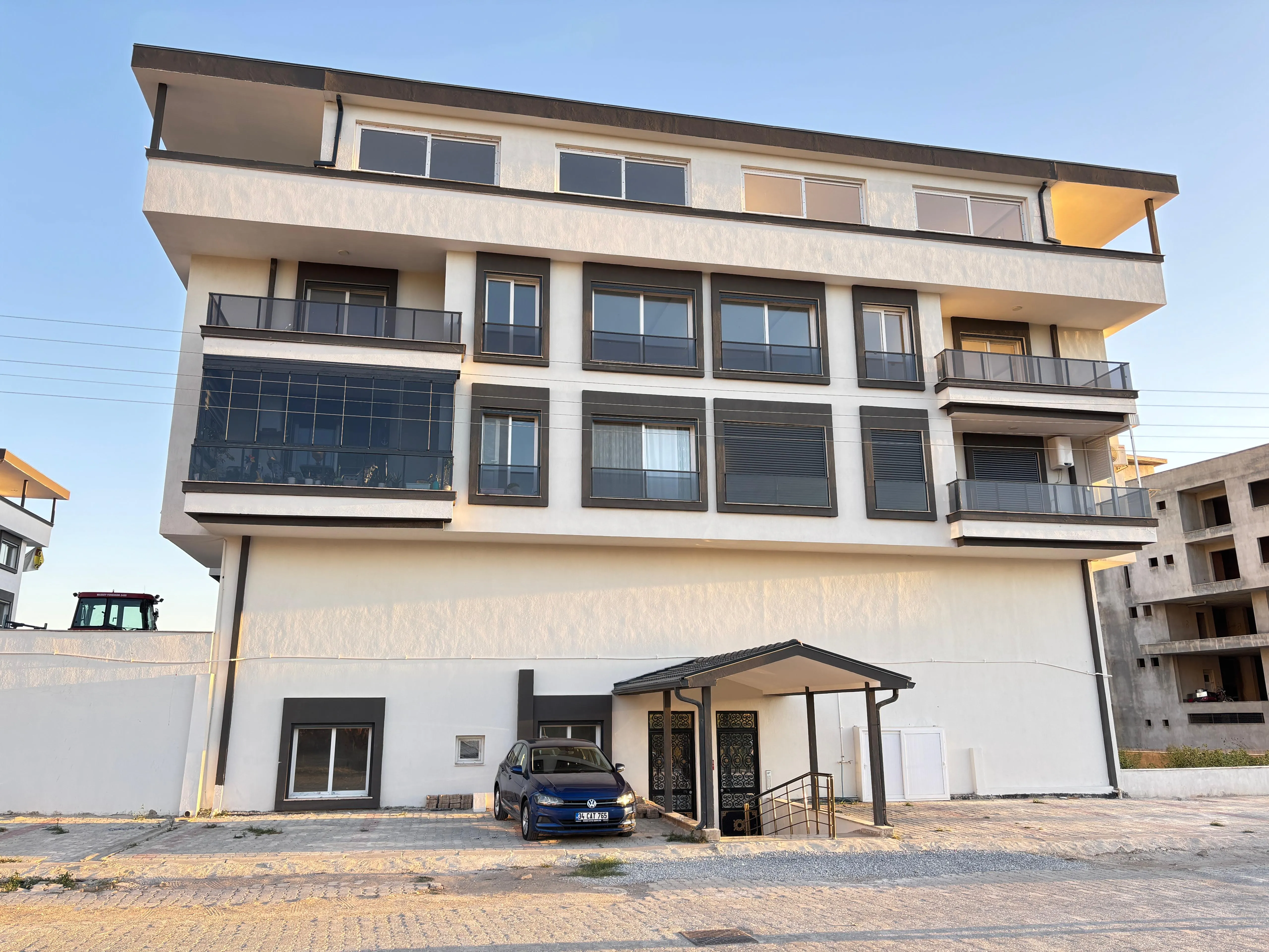 Ürkmez'de Ayrı Mutfak 130 M² 3+1 Asansörlü Satılık Daire