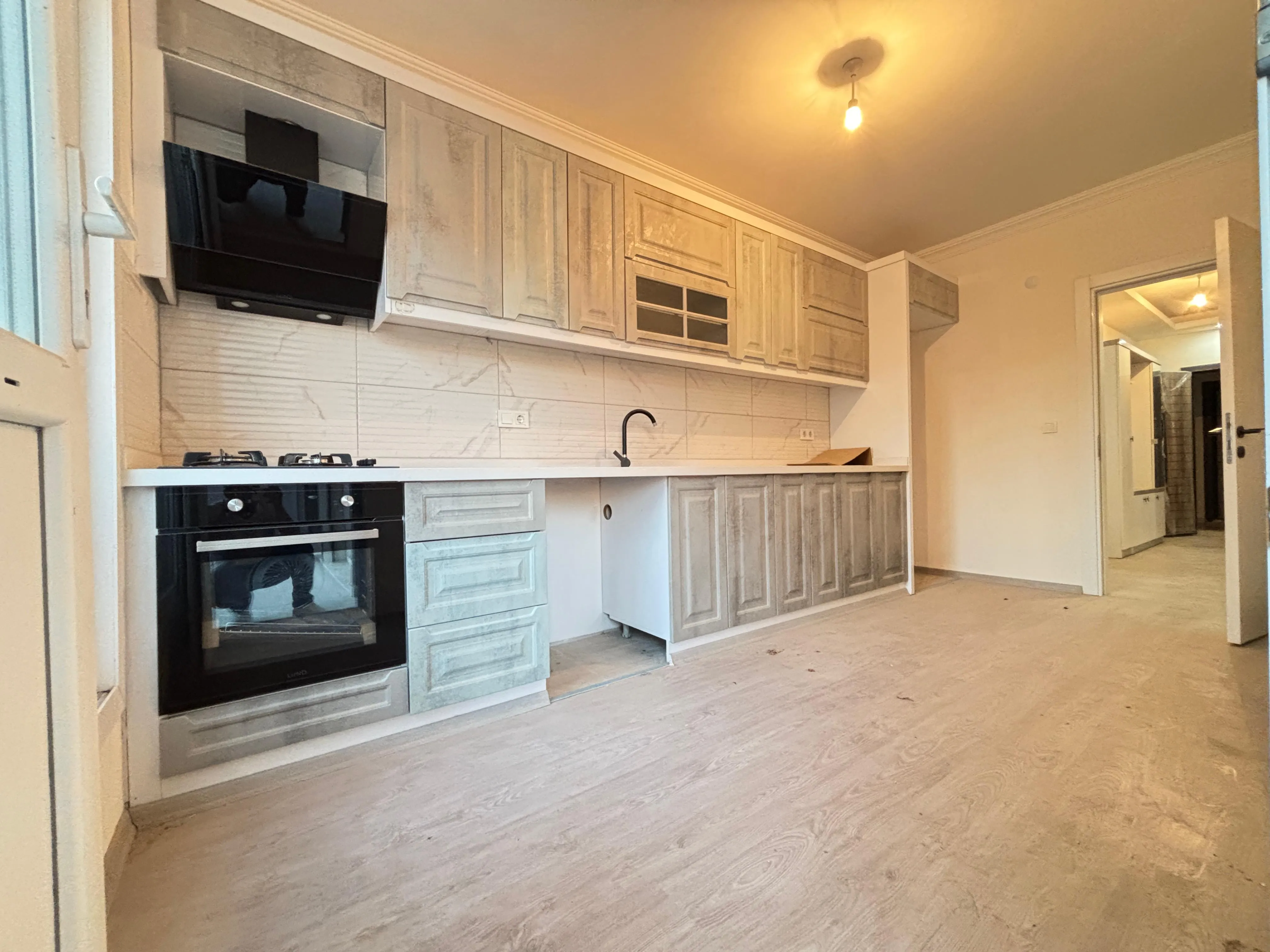 Ürkmez'de Ayrı Mutfak 130 M² 3+1 Asansörlü Satılık Daire