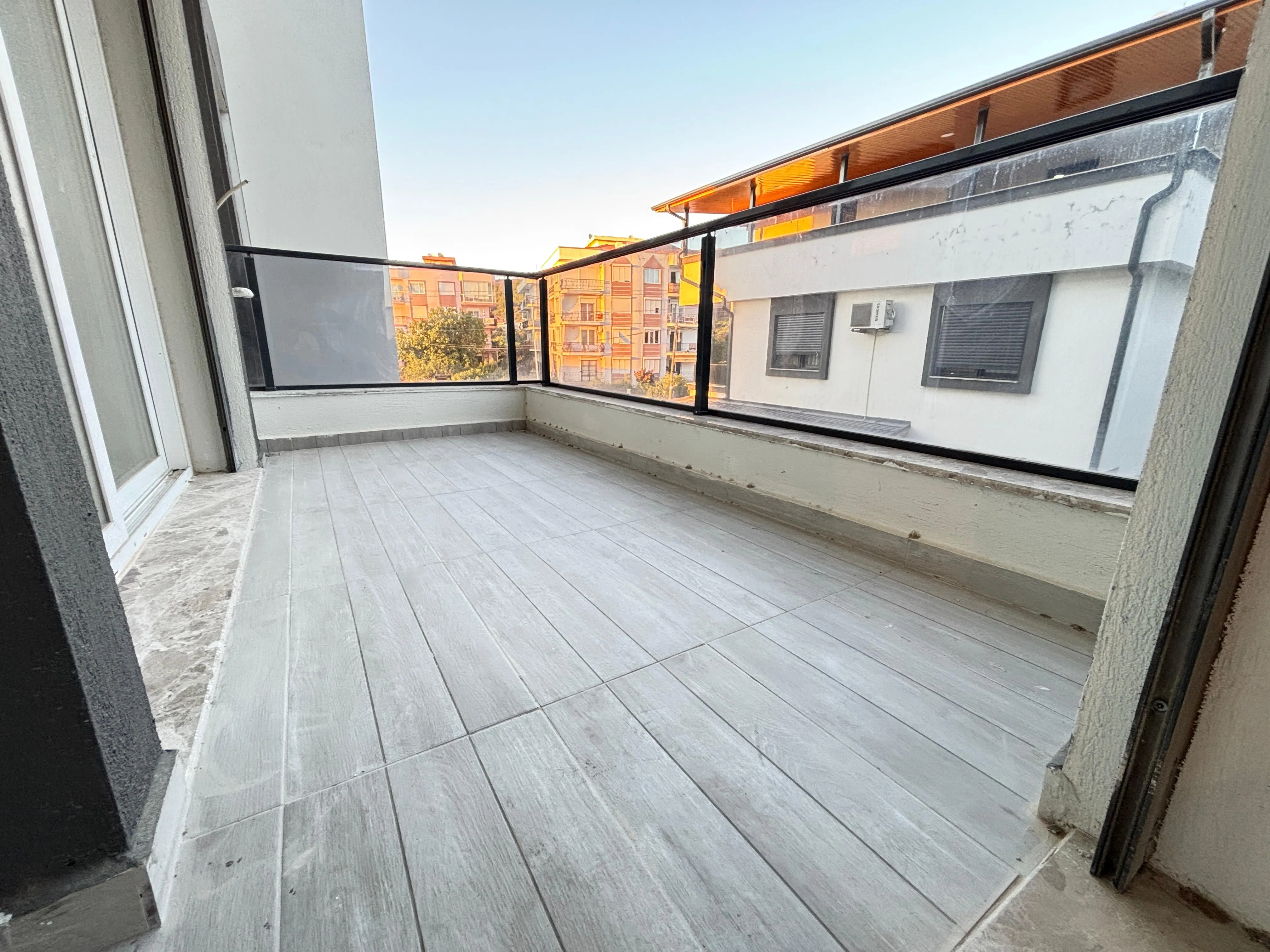 Ürkmez'de Ayrı Mutfak 130 M² 3+1 Asansörlü Satılık Daire
