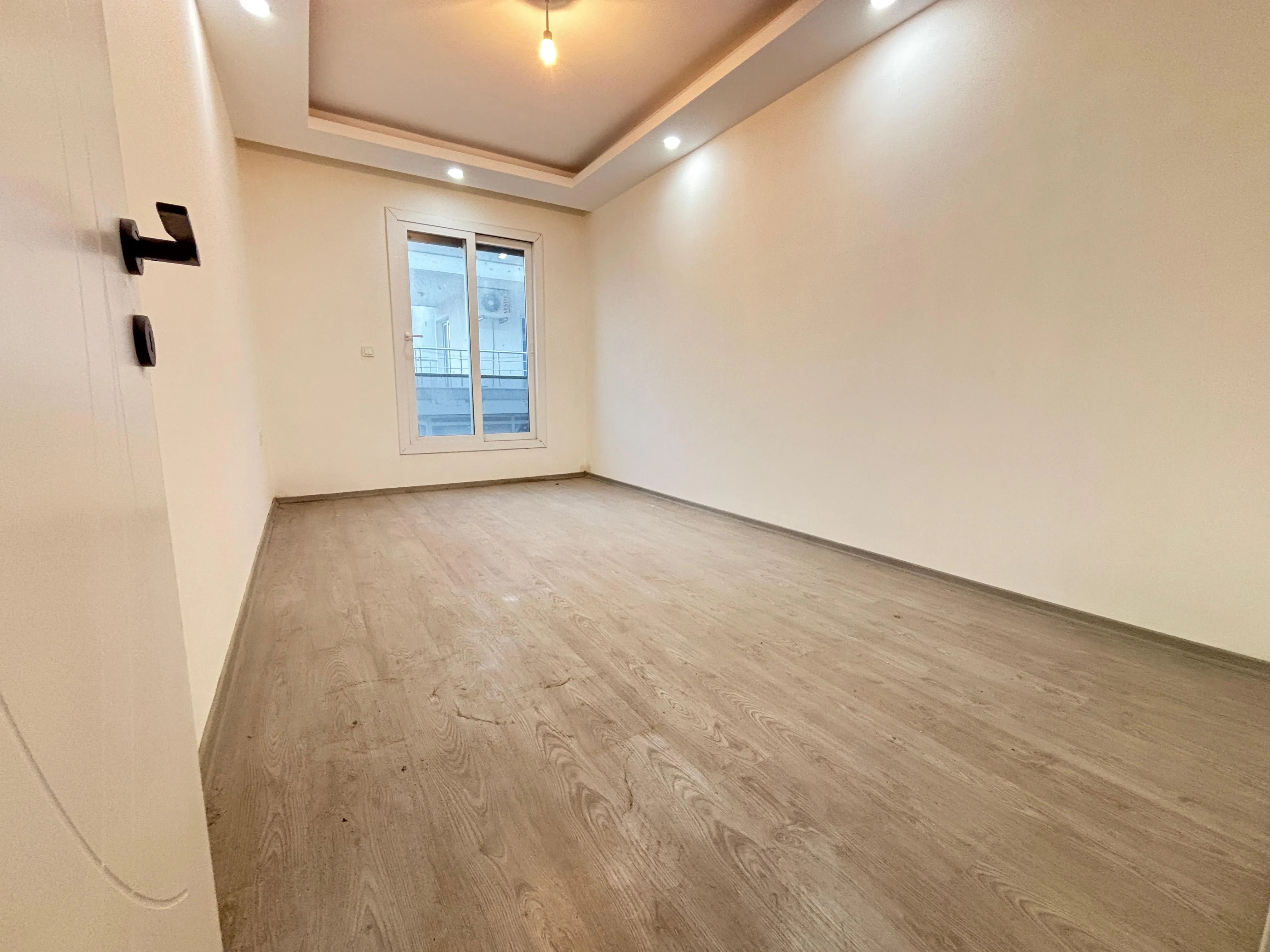 Ürkmez'de Ayrı Mutfak 130 M² 3+1 Asansörlü Satılık Daire